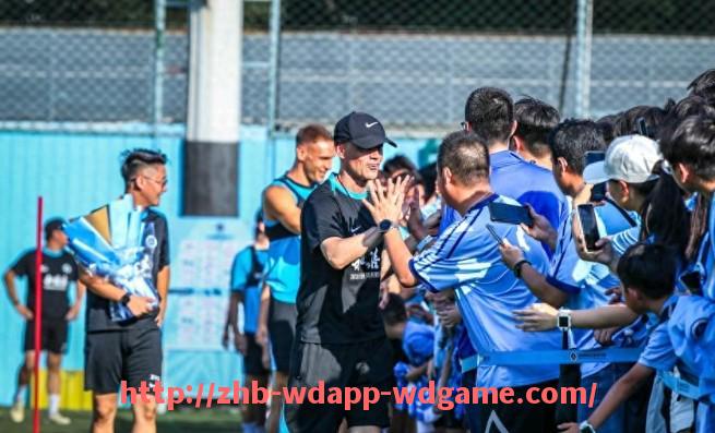 问鼎娱乐官网-2012-13赛季欧冠赛程及球队表现分析