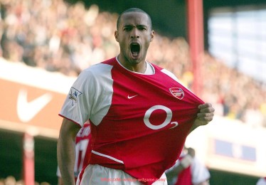 问鼎娱乐官网-英超拿过欧冠的球队的全面梳理与背景故事